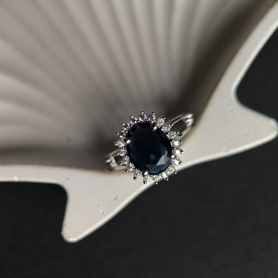 Серебряное кольцо с сапфиром nano