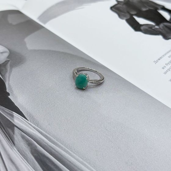Серебряное кольцо с изумрудом 2.483ct, фианитами