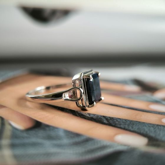 Серебряное кольцо с сапфиром 2.367ct