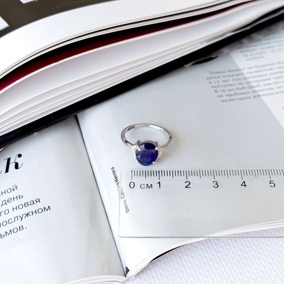 Серебряное кольцо с сапфиром 3.873ct, фианитами