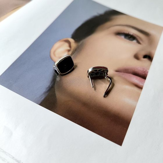 Серебряные серьги с ониксом