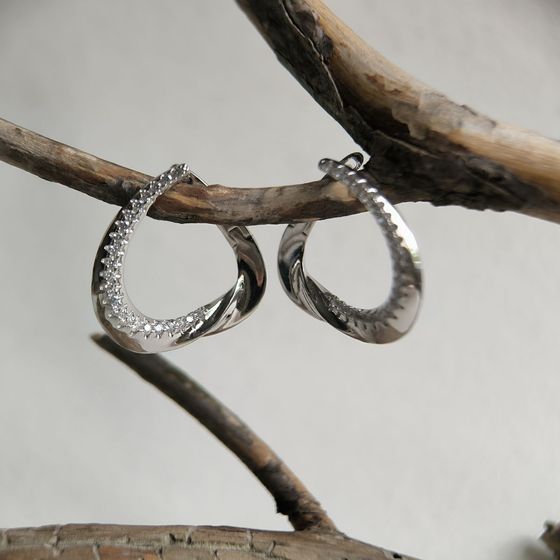 Серебряные серьги с фианитами Серебряные серьги с фианитами