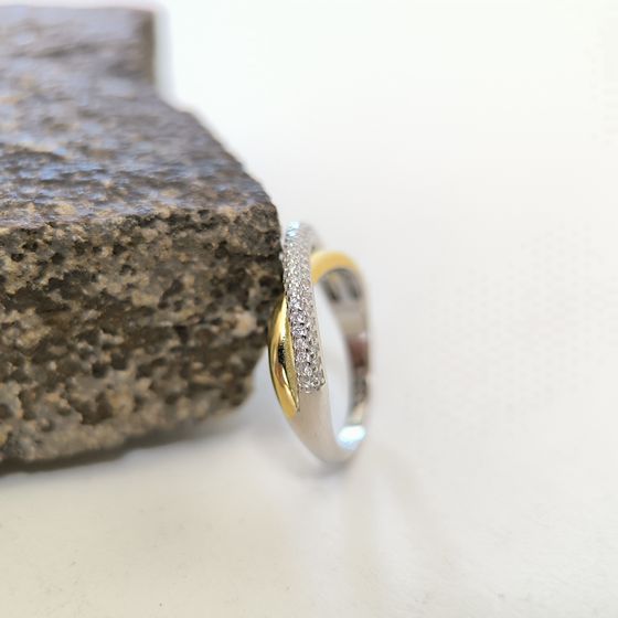 Серебряное кольцо с фианитами