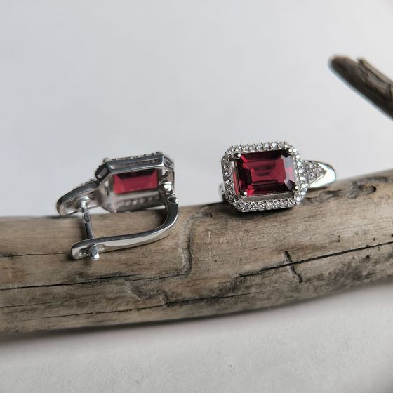 Серебряные серьги с гранатом nano, фианитами
