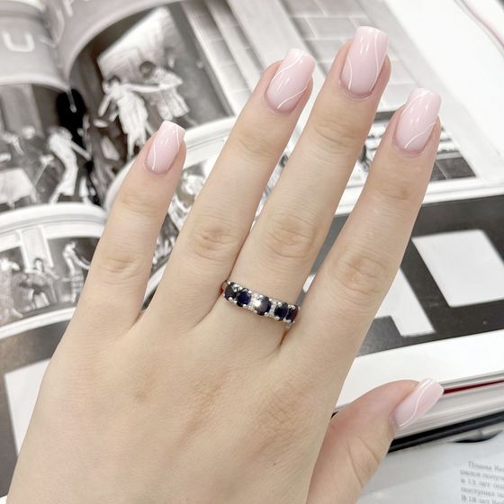 Серебряное кольцо с сапфиром 2.46ct, фианитами