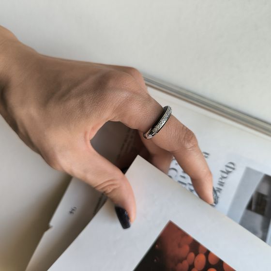 Серебряное кольцо с фианитами, емаллю