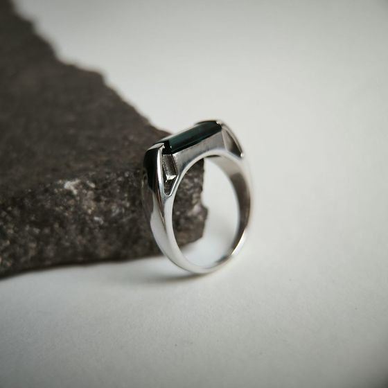 Серебряное кольцо с топазом Лондон Блю 2.147ct