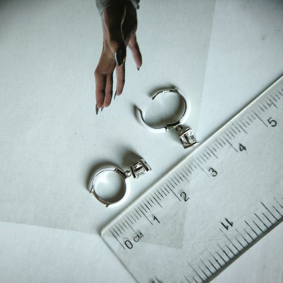 Серебряные серьги с фианитами, емаллю