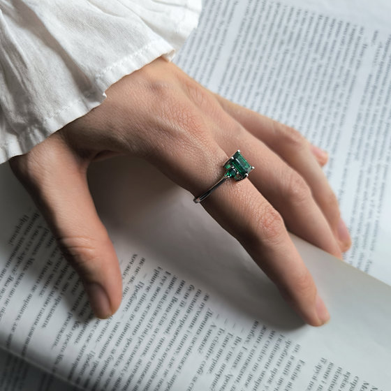 Серебряное кольцо с изумрудом nano 1.708ct