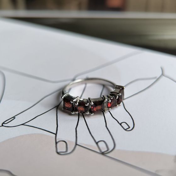 Серебряное кольцо с гранатом 1.969ct