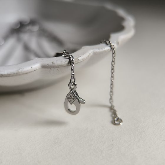 Серебряное колье с ониксом, фианитами