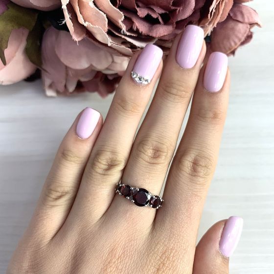 Серебряное кольцо с гранатом 3.013ct