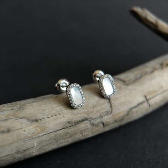 Серебряные серьги с перламутром, фианитами