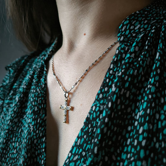 Серебряный крестик с фианитами