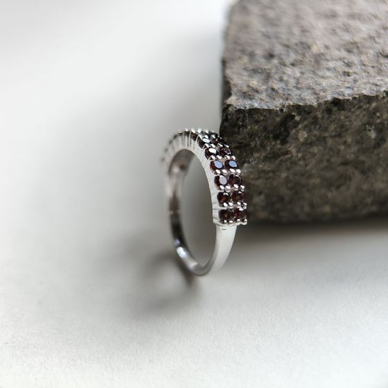 Серебряное кольцо с гранатом 1.267ct