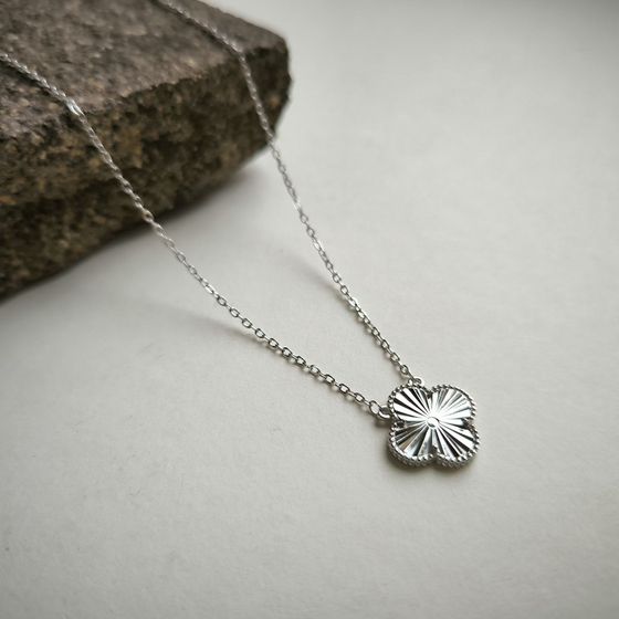 Серебряное колье без камней