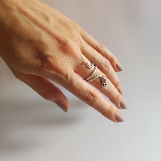 Серебряное кольцо с фианитами