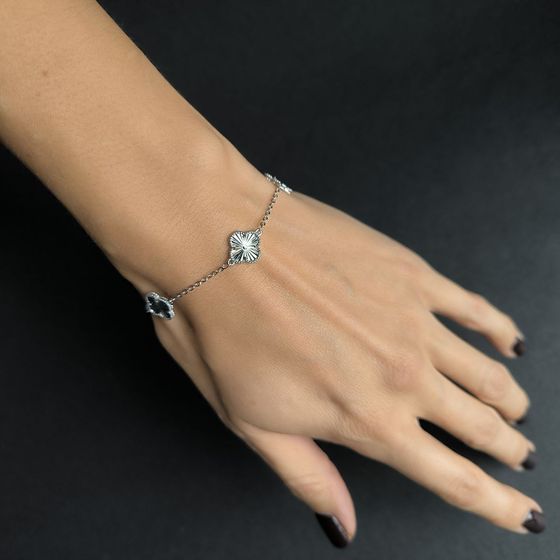 Серебряный браслет без камней