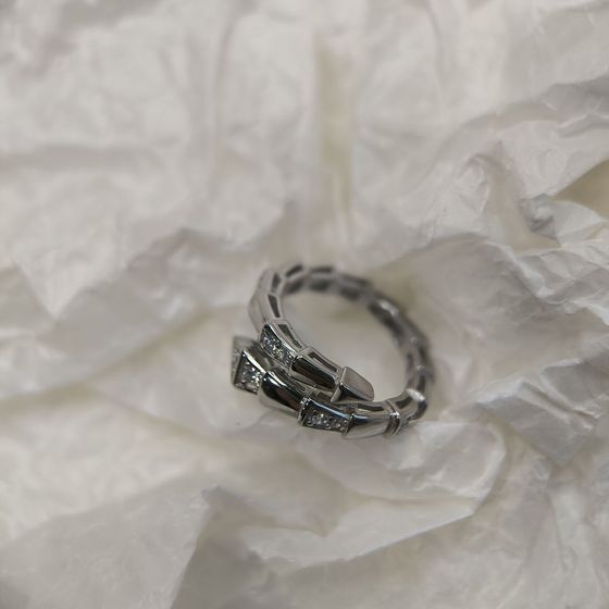 Серебряное кольцо с фианитами
