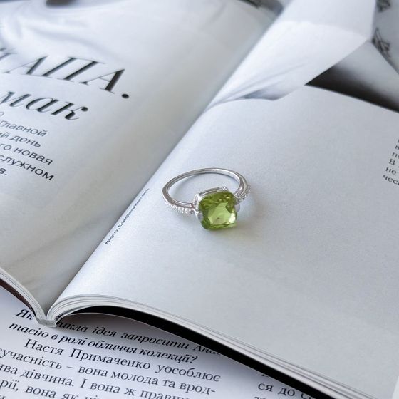 Серебряное кольцо с хризолітом 3.465ct