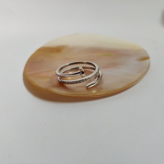 Серебряное кольцо с фианитами