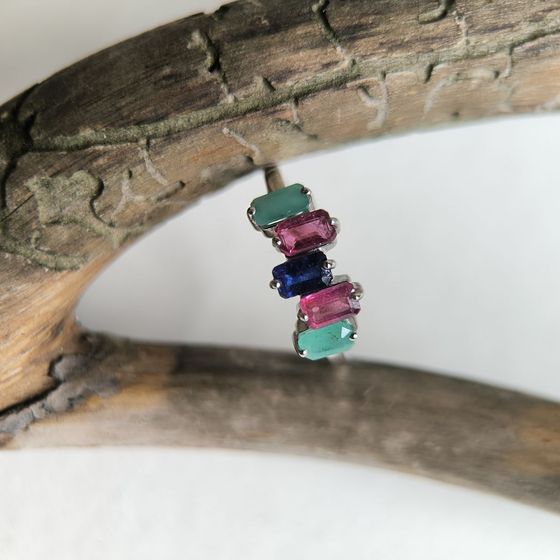 Серебряное кольцо с сапфиром 1.792ct, рубином, изумрудом