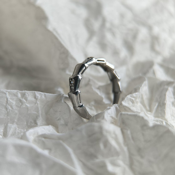 Серебряное кольцо с фианитами